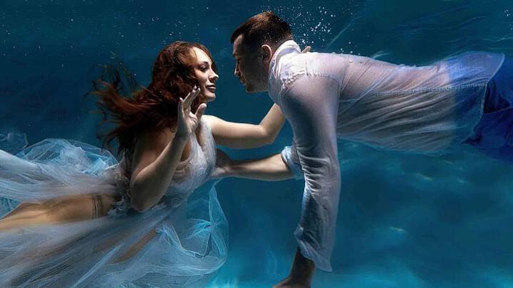 Картинка девушки под водой Фотосессия под водой