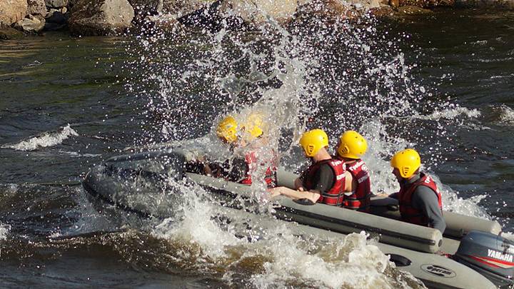 Экстремальные приключения на воде: справьтесь с водной стихией!